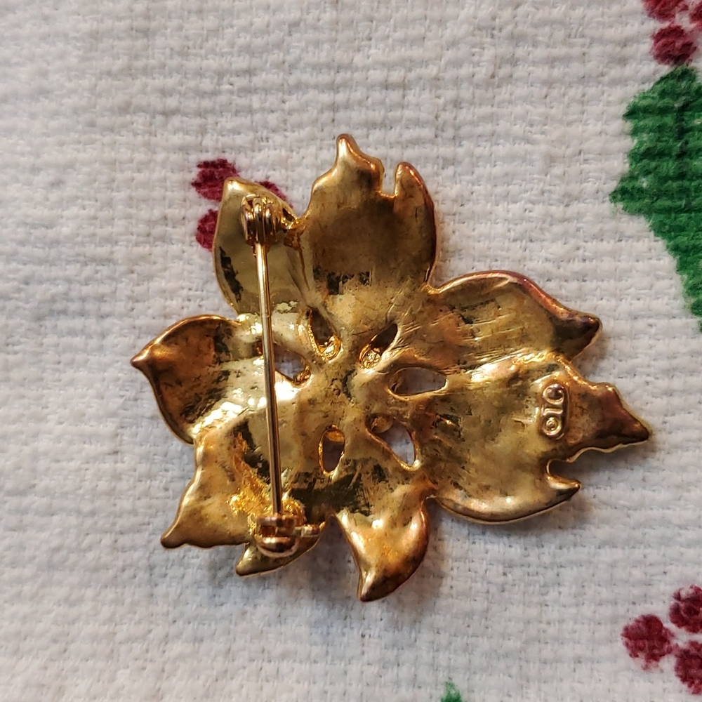 Holiday Pin - Picture 2 of 2